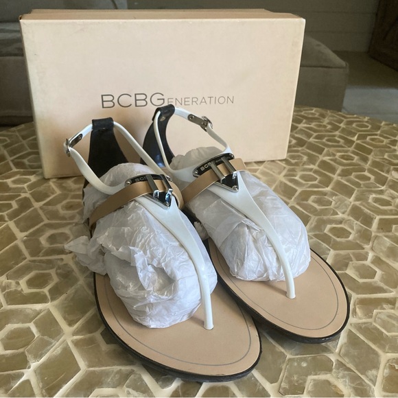 NEW!  BCBGeneration Calantha sandal in blk/white/warm sand (10) - Picture 6 of 6